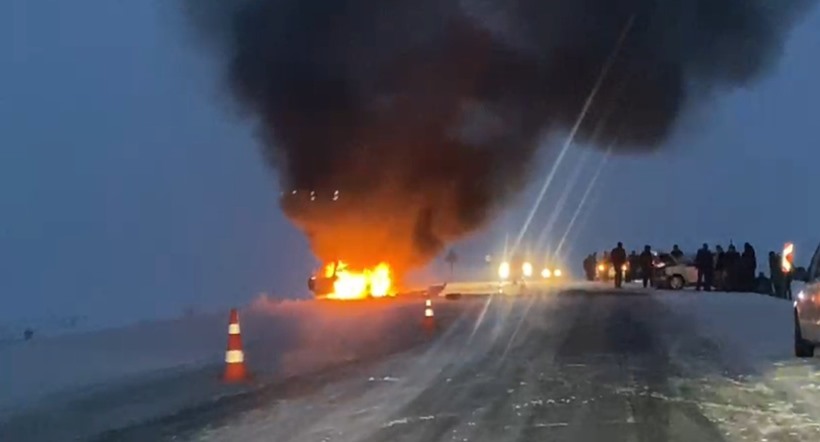 Kazada Araç Alev Topuna Döndü