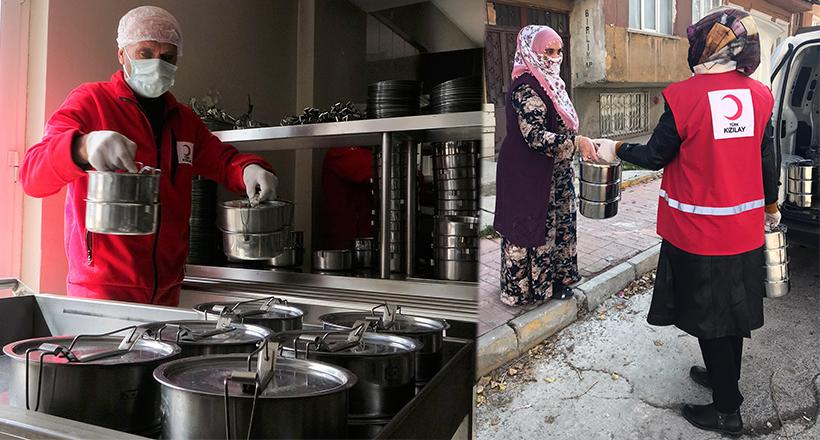Binlerce Vatandaşa Sıcak Yemek