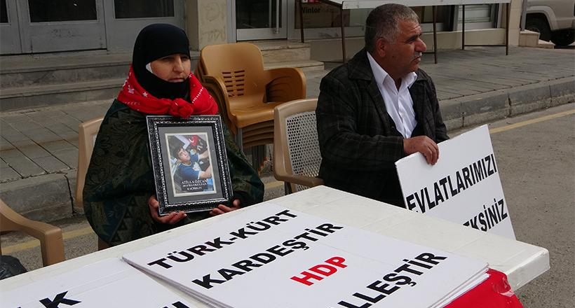 Annelerin Evlat Nöbeti Sürüyor