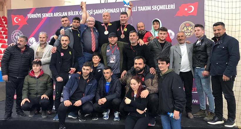 Madalyalarla Döndüler