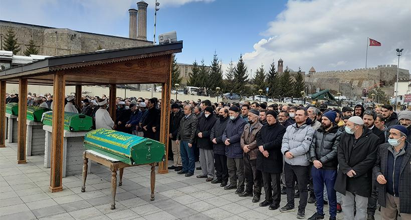 Mübarek Günde Uğurlandılar