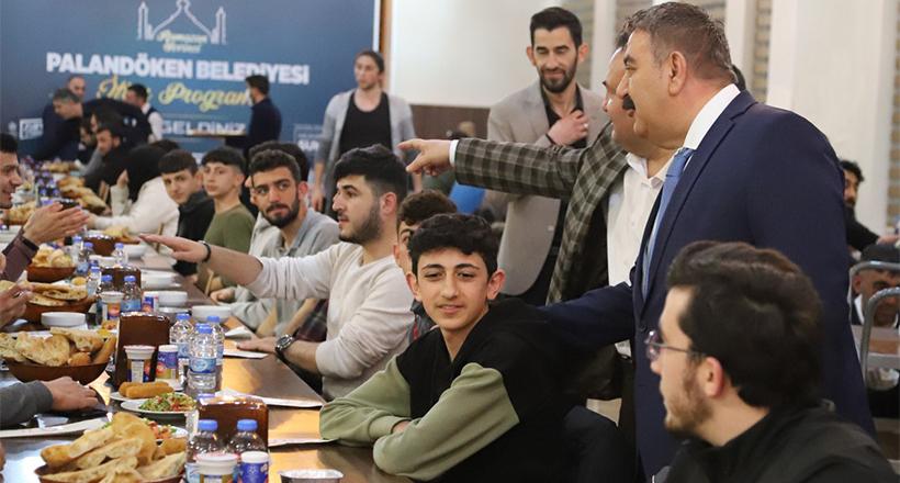 Sunar Gençleri Ağırladı