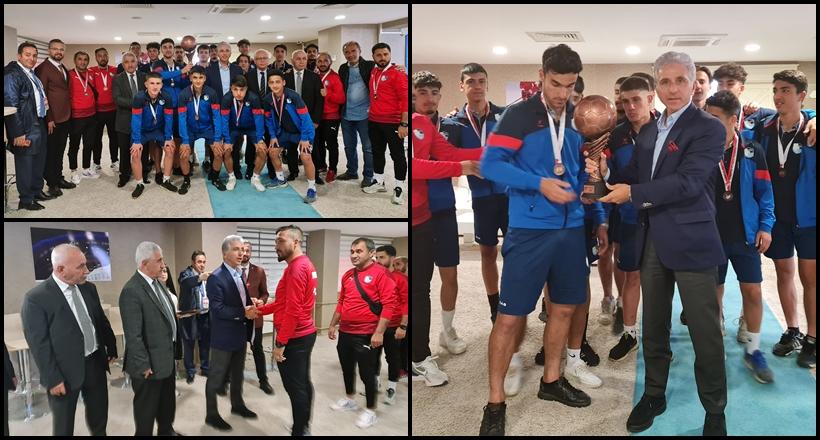 Genç Dadaş Kupasını Aldı