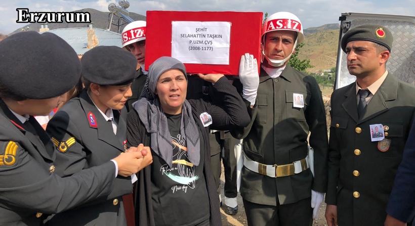 Şehit Kocasının Tabutunu Taşıdı