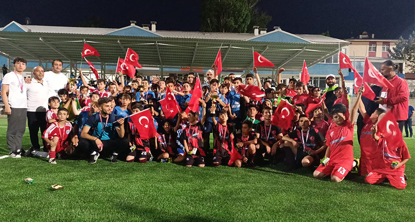 Goller Demokrasi İçin Atıldı