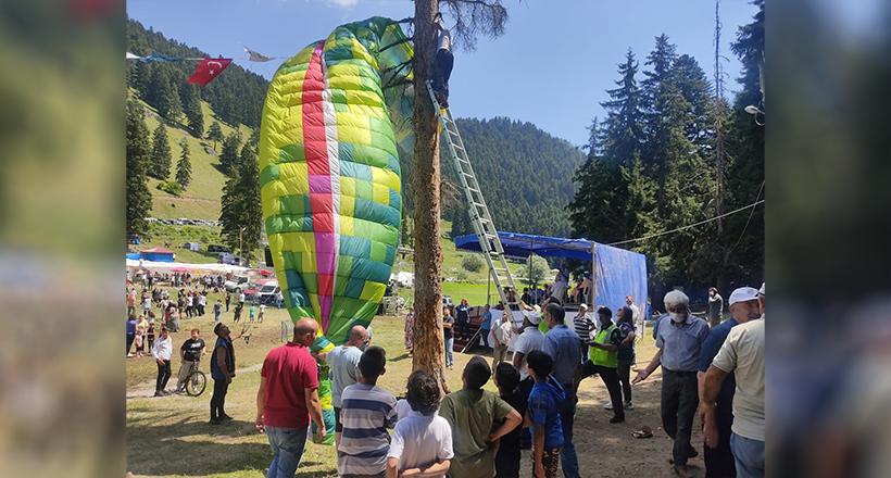 Paraşütçü Piknik Alanına İndi