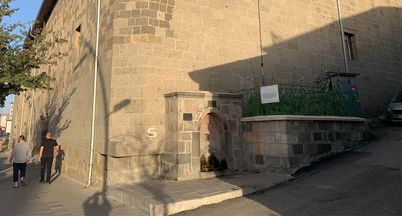 Çeşmenin Lülelerini Çaldılar