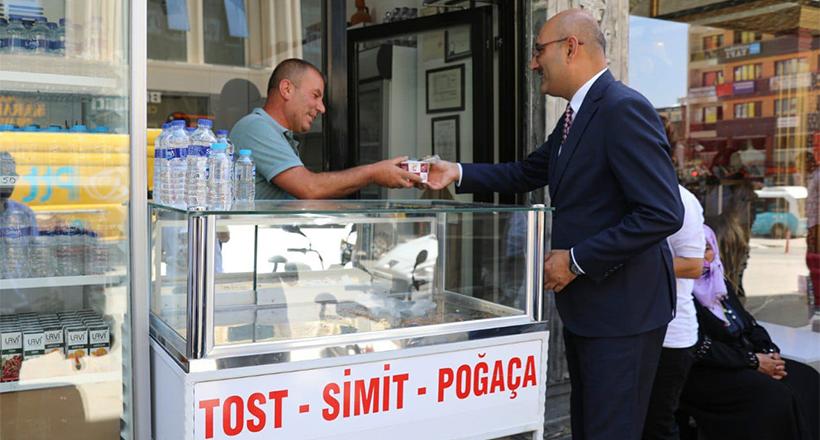 Aşure Dağıttılar