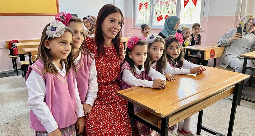 Beşiz Kızlar Okullu Oldu