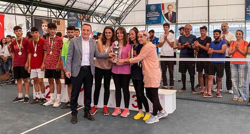 Kortların Şampiyonu Tenis Akademisi