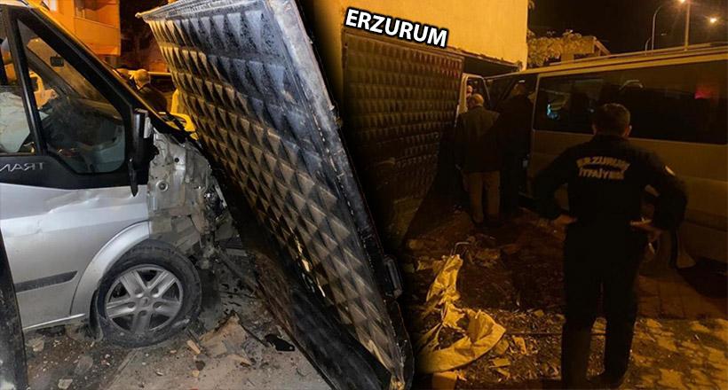 Kontrolden Çıkan Ticari Araç Garaja Girdi