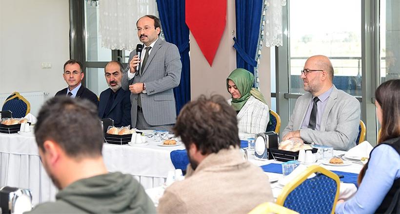 Akademisyenlere Tebrik