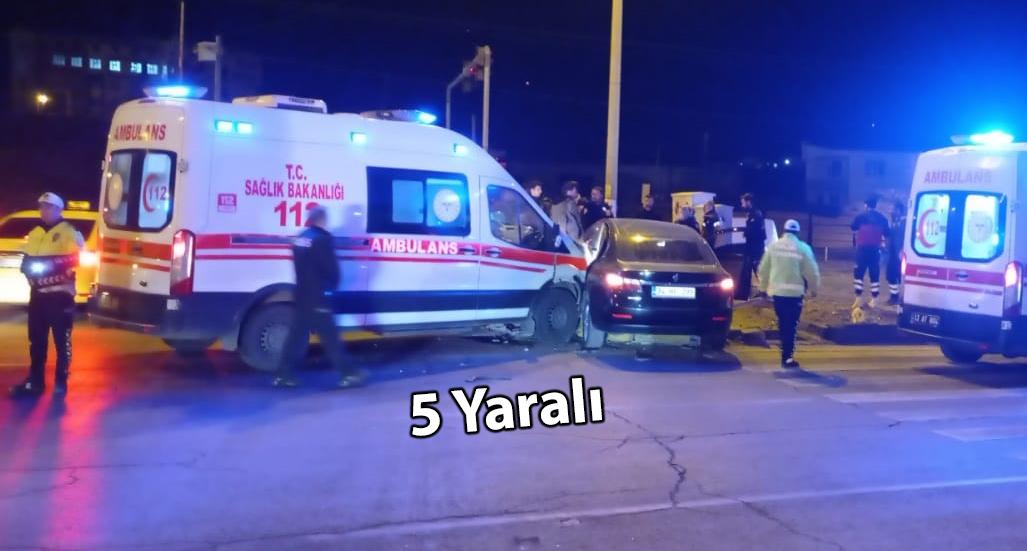Ambulans İle Otomobil Çarpıştı