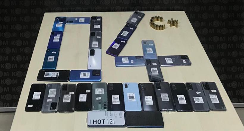 Gümrük Kaçağı 30 Cep Telefonu Ele Geçirildi