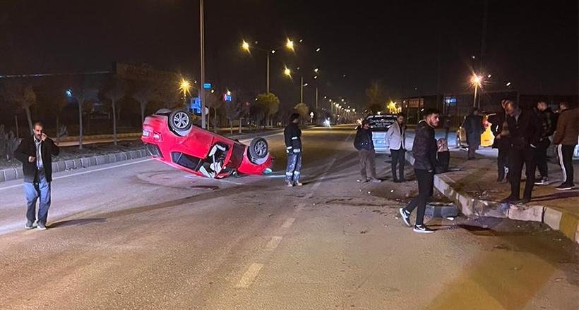 Kontrolden çıkan otomobil ters döndü