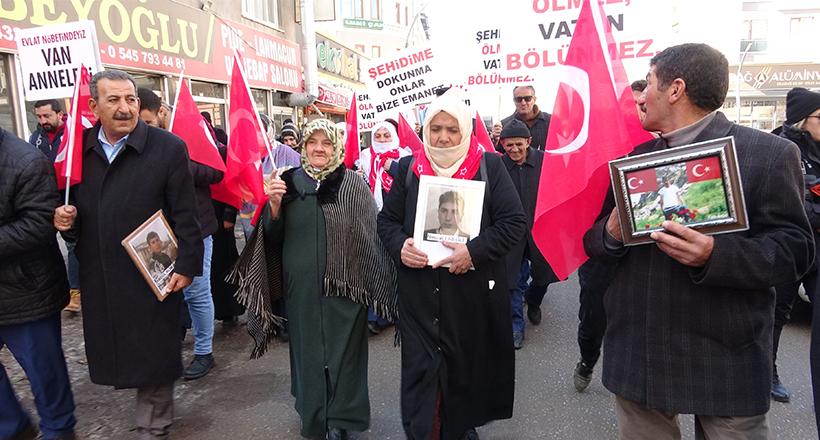 Evlat nöbeti sürüyor
