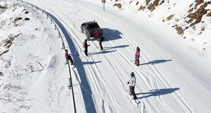 Ofrooad eşliğinde snowboard