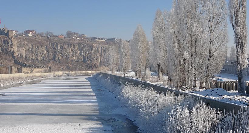Kura Nehri dondu