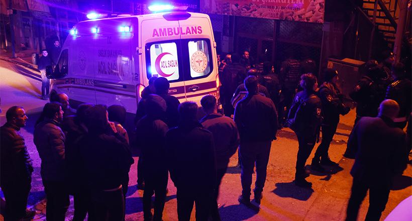 Kocası evdeyken boğazı kesilmiş!
