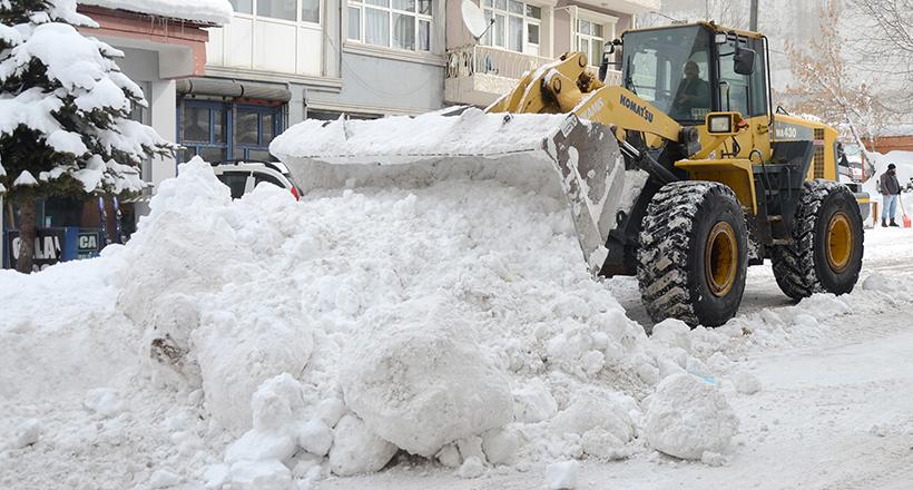 Bir yanda kar diğer yanda buz!