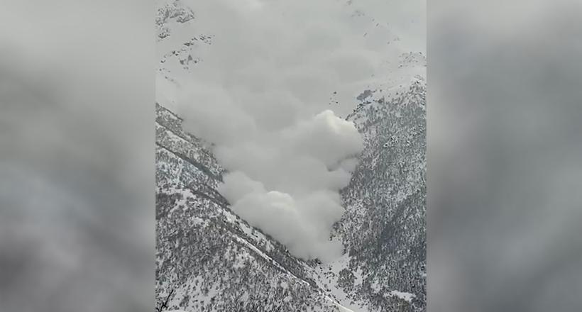 Çığ düşme anı görüntülendi
