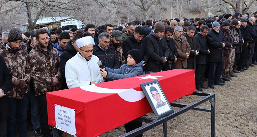 Depremde hayatını kaybeden polis memuru Erzurum’da toprağa verildi