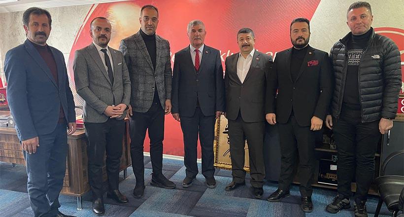 MHP’ye iki meclis üyesi