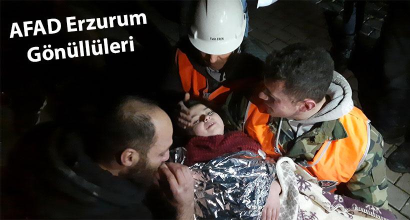 Yıkılan apartmandan 3 çocuğu sağ kurtardı