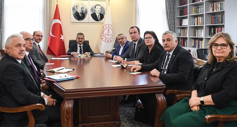 Öğretmenlere yer değişikliği hakkı