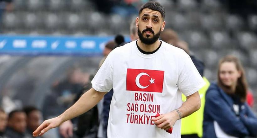 Başsağlığı tişörtüyle maça çıktı