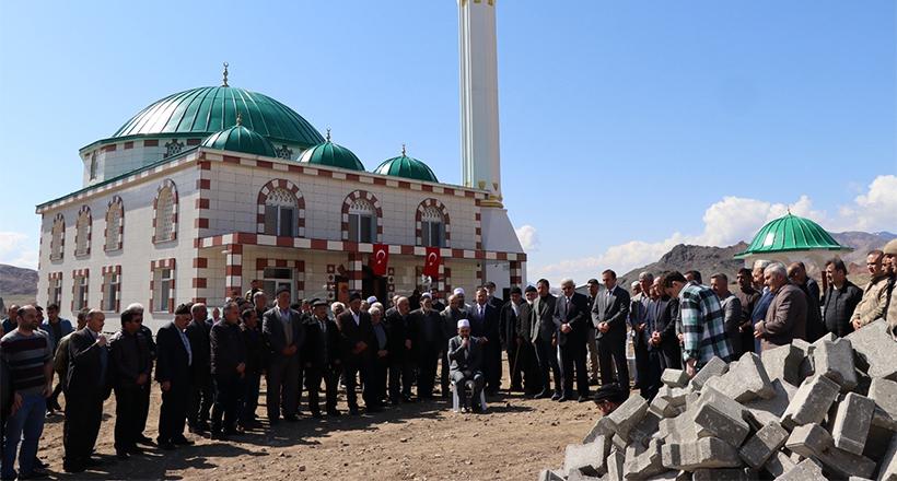 Dutlu köyü yeni camisine kavuştu