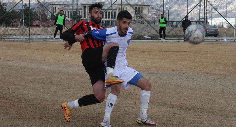 Palandöken Kartalları’nı Aperen uçurdu