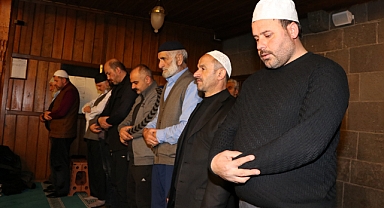 Tarihi camilerde hatimle teravih