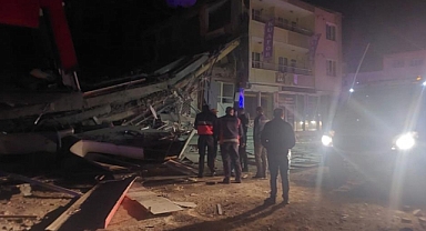 Ağır hasar almıştı! gece saatlerinde 4 katlı bina çöktü