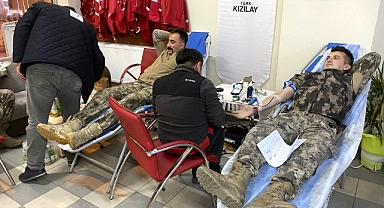 Vatan için Can'da veririz Kan'da!