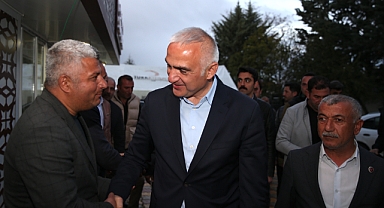 Bakan Ersoy, Malatya'da depremzedelerle bayramlaştı