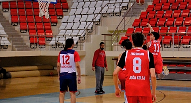Basketbol şampiyonasında liseliler ter döktü