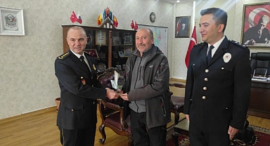 Bir gazeteci, bir polis... Ödülü kaptılar