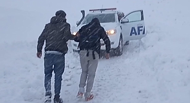 Biri diyaliz hastası 4 kişi karda mahsur kaldı