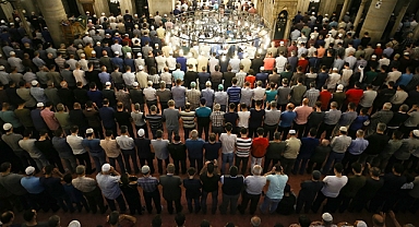 Camiler doldu taştı
