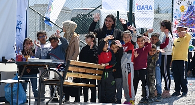 Deprem yaralarını sarıyorlar