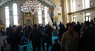 Erzurum'da Cuma namazında bayram yoğunluğu