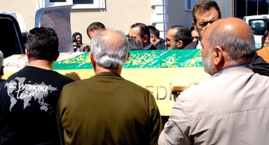 Evde ölü bulunan öğretmen son yolculuğuna uğurlandı