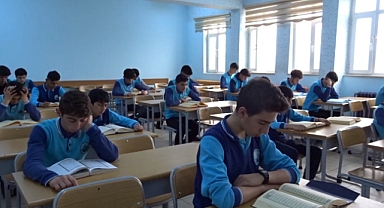 Göle ilçesinde ramazanda mukabele geleneği yaşatılıyor