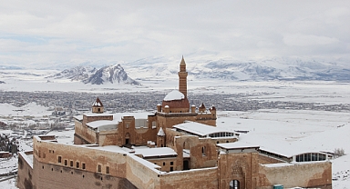 İshak Paşa Sarayı manzarasıyla ziyaretçileri büyülüyor