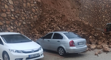 İstinat duvarının altında kaldılar
