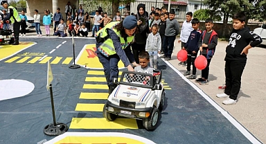 Jandarma ekipleri, trafik eğitimlerine devam ediyor