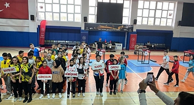 Karslı kız öğrenci bilek güreşinde şampiyon oldu