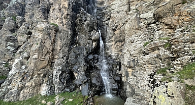 Kayaların arasında keşfedileceği günü bekliyor