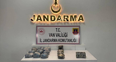 Kayalıkların arasına gizlemişler!